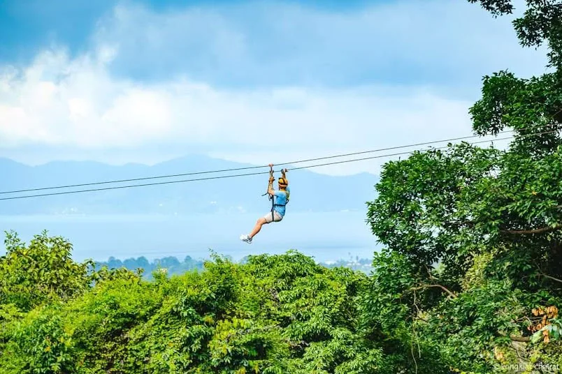 Tyrolienne Koh Samui survol jungle avec vue mer